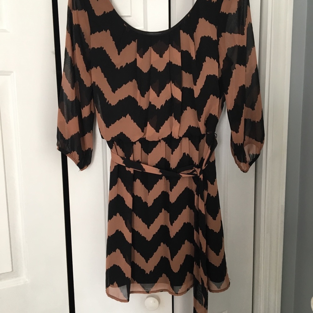 Chiffon chevron patterned midi dress